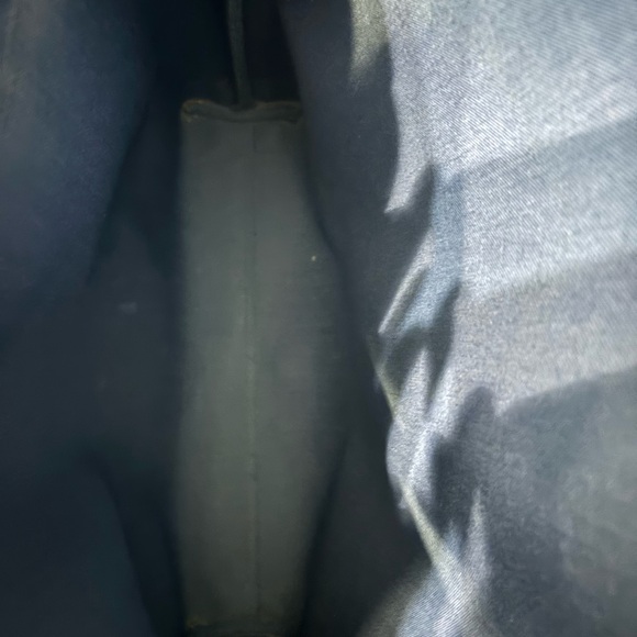 Rare vintage Navy Gucci tote w/ front pocket and red & navy stripe straps. - Picture 6 of 10